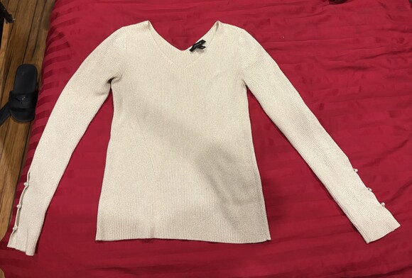 Ann taylor vneck glittery cream long sleeved Top w/ pearl beads on sleeves SMALL - Picture 1 of 3